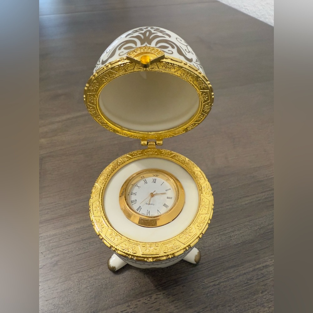 Elegant Porcelain Egg With Clock Ivory & Gold 2000 Vintage Rare